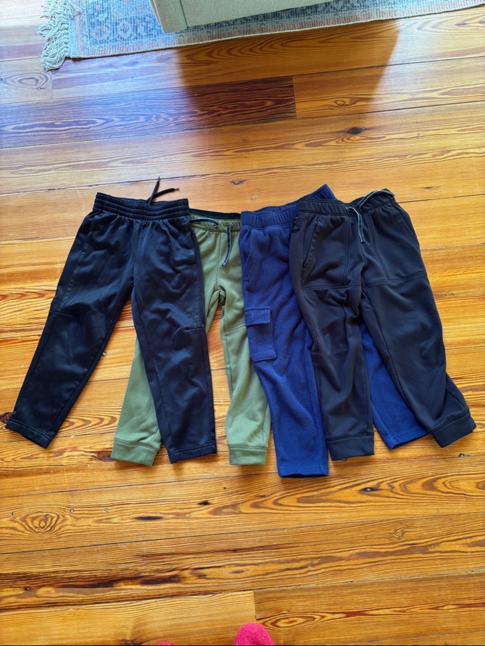 4 Pairs Boys Athletic Pants 2 Black 1 Olive Green 1 Navy Size Small 6/7